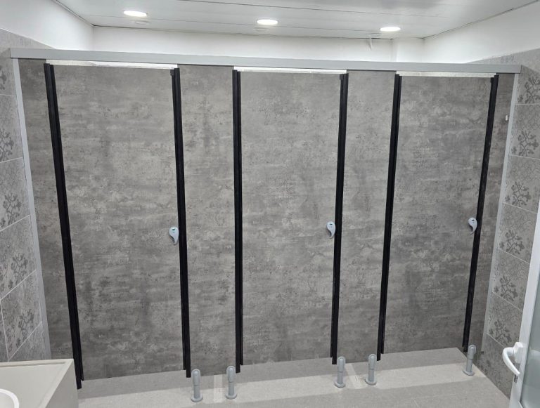 תא שירותים-צבע אפור בטון,פרזול אפור