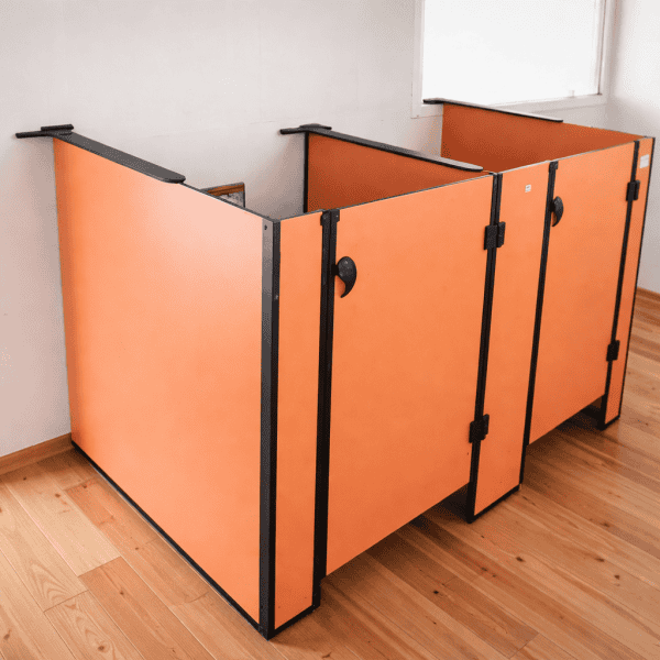 תא לפעוטונים-צבע כתום,פרזול שחור